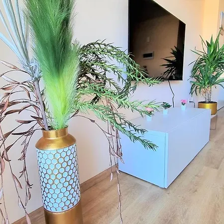 The Urban Oasis - Comfort 2br Near The Center, 200mbit Internet And Smart Tv Apartment
