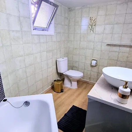 The Urban Oasis - Comfort 2br Near The Center, 200mbit Internet And Smart Tv Λάρνακα