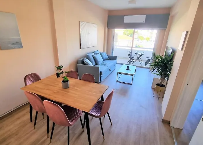The Urban Oasis - Comfort 2br Near The Center, 200mbit Internet And Smart Tv Λάρνακα